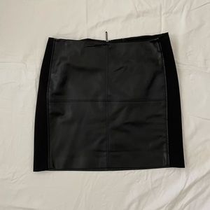 White House black market, Black fake leather mini skirt, size 8